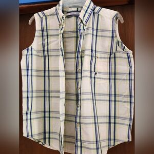 Woman's sleevless shirt